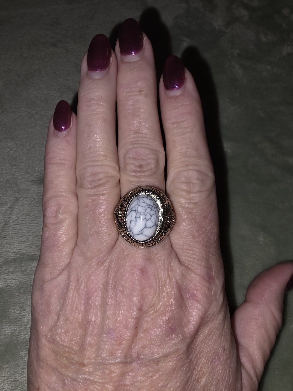 Antique Toned Ring with White Howlite Oval Stone Size 11 Look At Pics - Picture 2 of 9